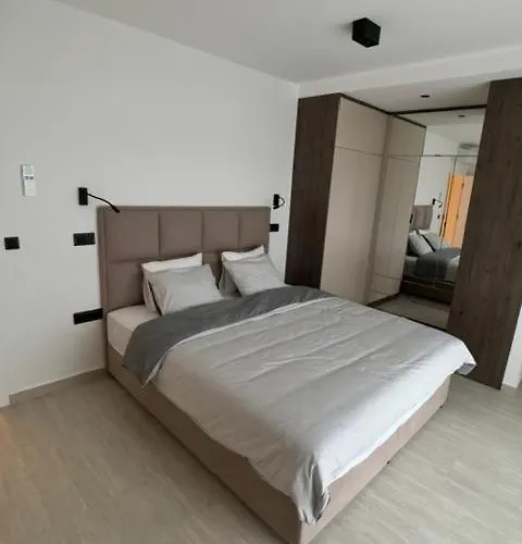 Theview 4 * Maslenica