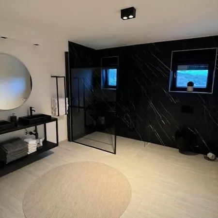 Theview 4 * 马斯莱尼察