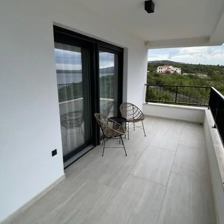 Theview 4 * Maslenica