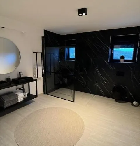 Theview 4 * 马斯莱尼察